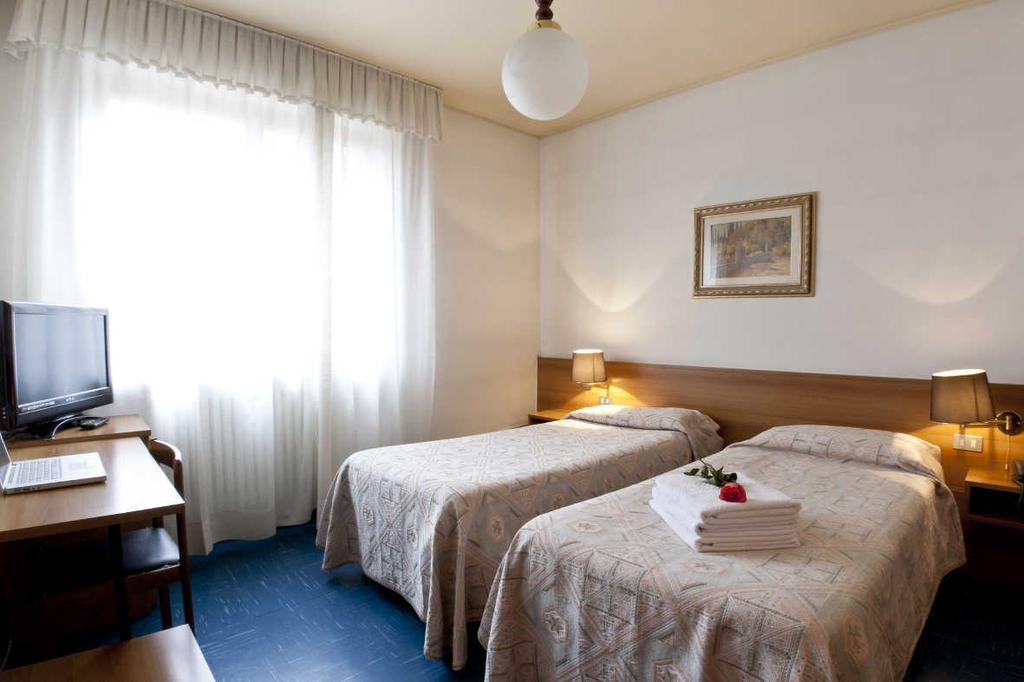 Hotel Dante Ponte nell'Alpi Ngoại thất bức ảnh